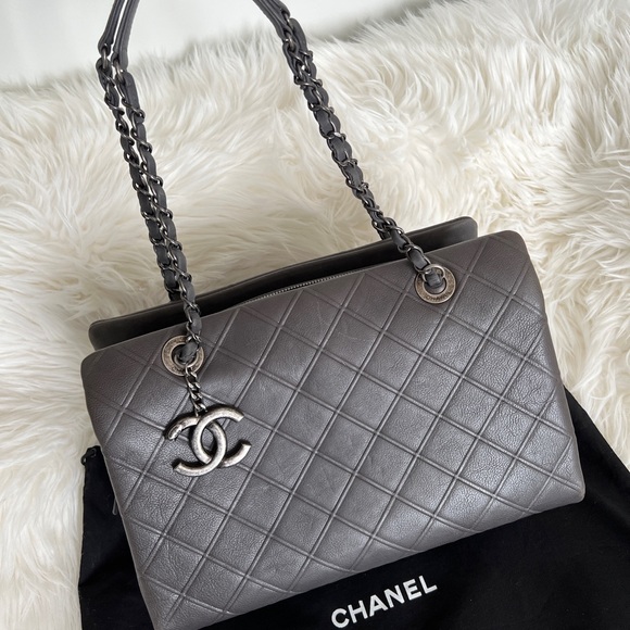 [SOLD] Authentic Chanel Grey Calf Leather Shoulder Purse Tote - Picture 9 of 16